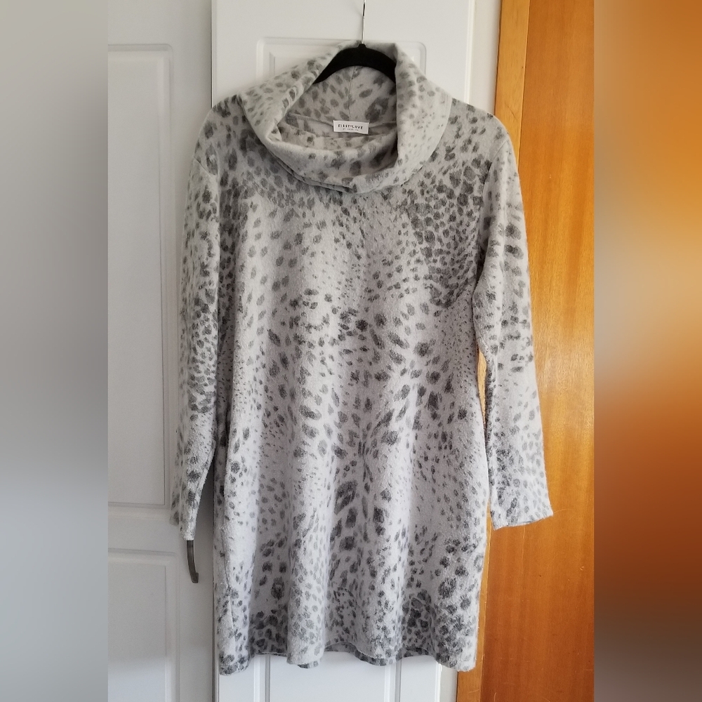 🍁🌺First Love by Lovelyn snow leopard cowl tunic dress